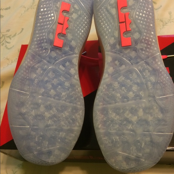 LeBron XI 11 Low Le Maison Du Collection - Picture 4 of 7